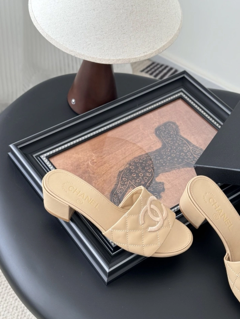 Bold Chxnxl Slippers 119769