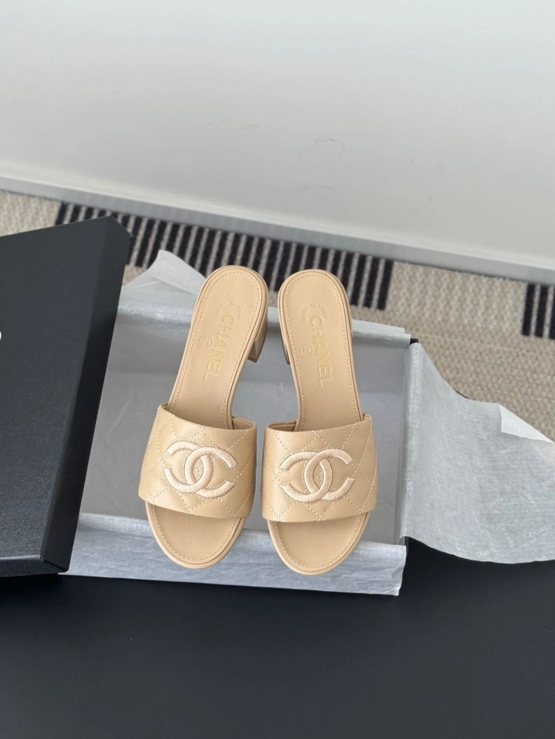 Bold Chxnxl Slippers 119769