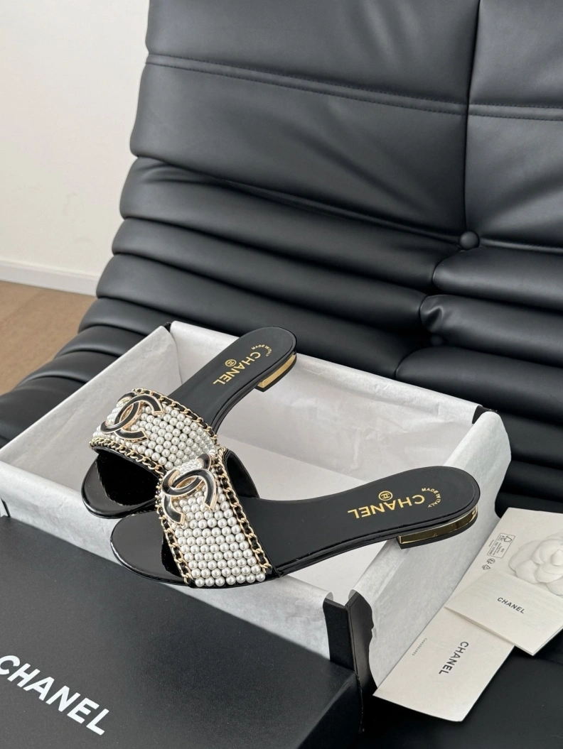 Unique Chxnxl Slippers 119756