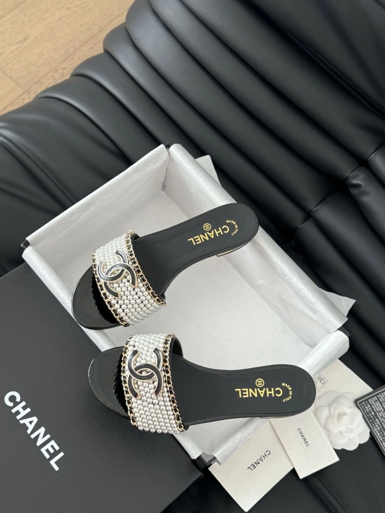 Unique Chxnxl Slippers 119756