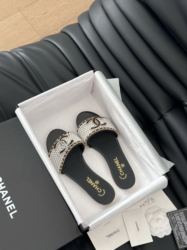 Unique Chxnxl Slippers 119756
