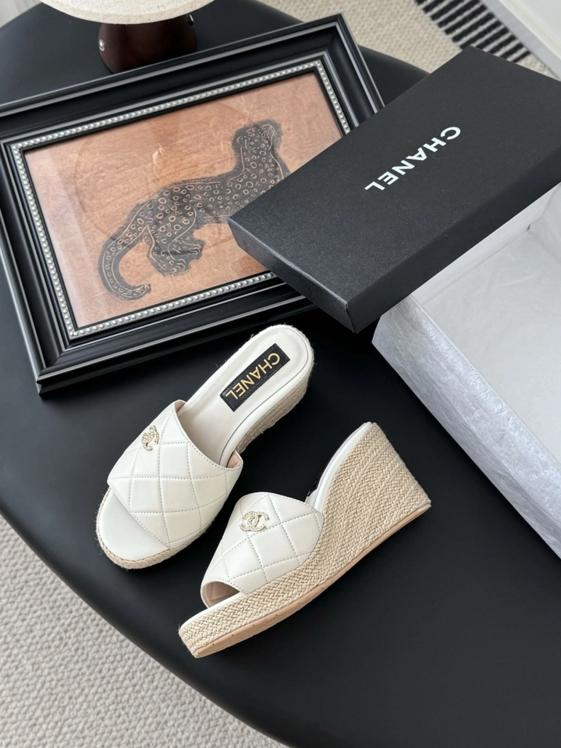 GoodFit Chxnxl Slippers 119755