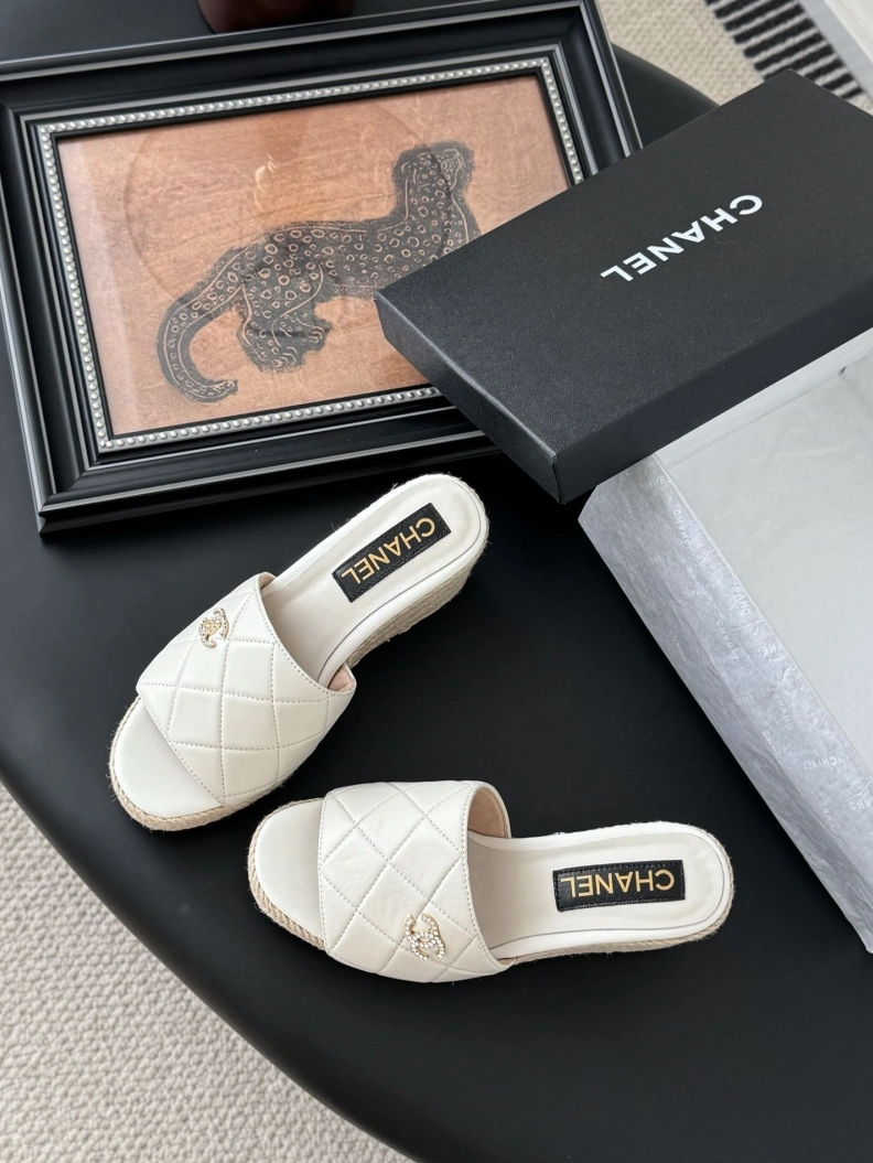 GoodFit Chxnxl Slippers 119755
