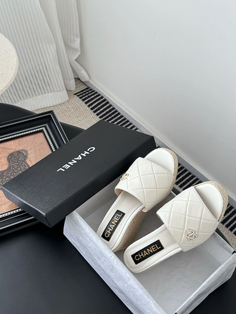 GoodFit Chxnxl Slippers 119755