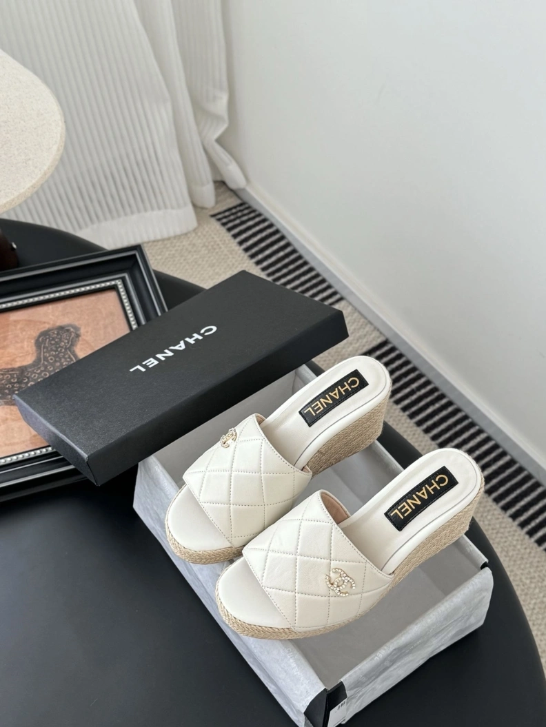 GoodFit Chxnxl Slippers 119755