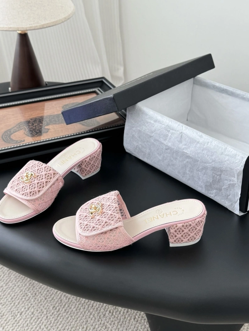 Elegant Chxnxl Slippers 119747