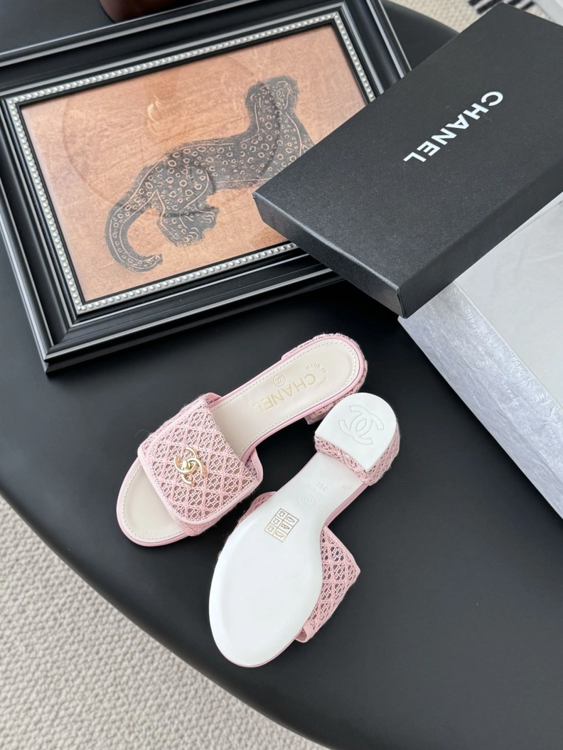 Elegant Chxnxl Slippers 119747
