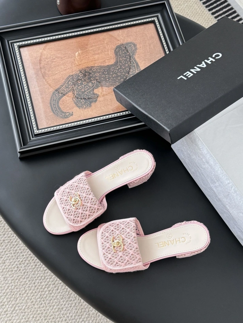 Elegant Chxnxl Slippers 119747