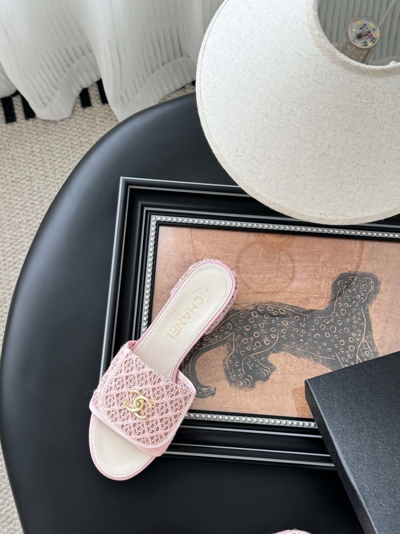 Elegant Chxnxl Slippers 119747