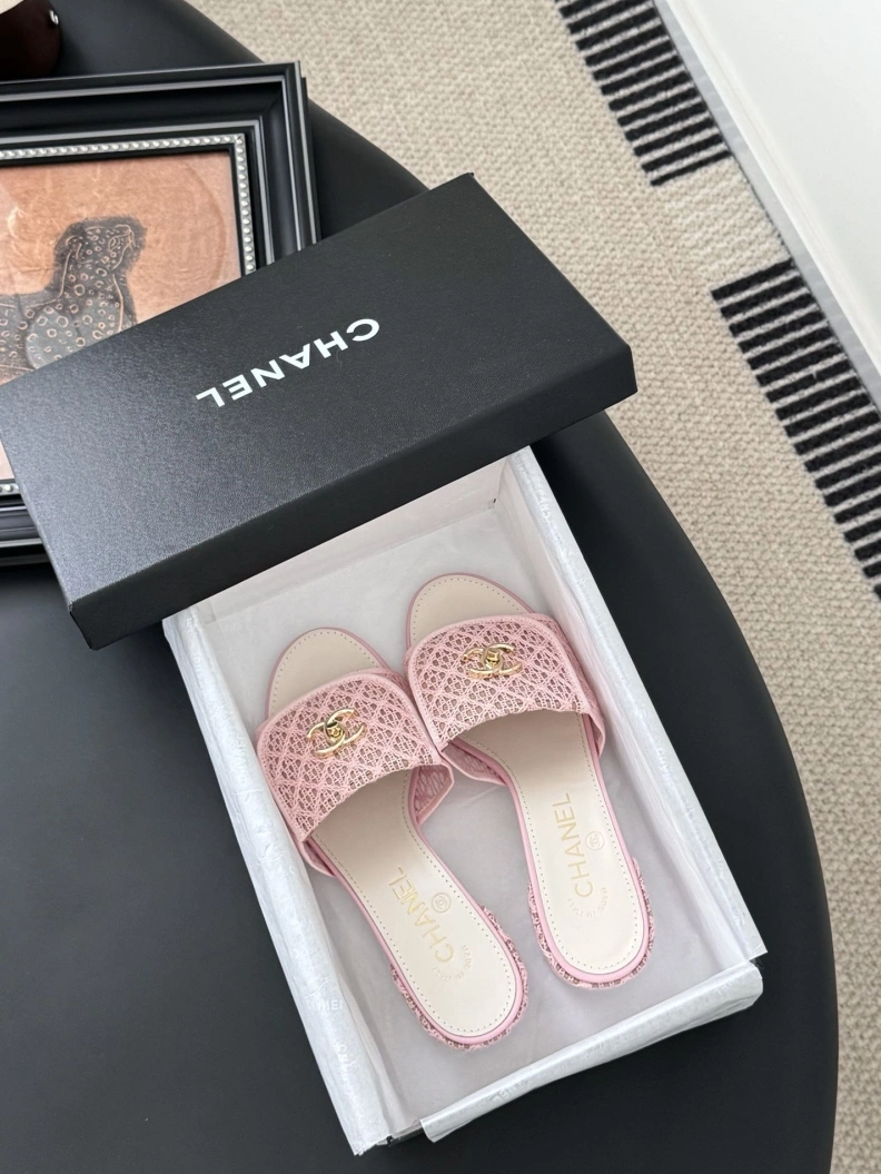 Elegant Chxnxl Slippers 119747