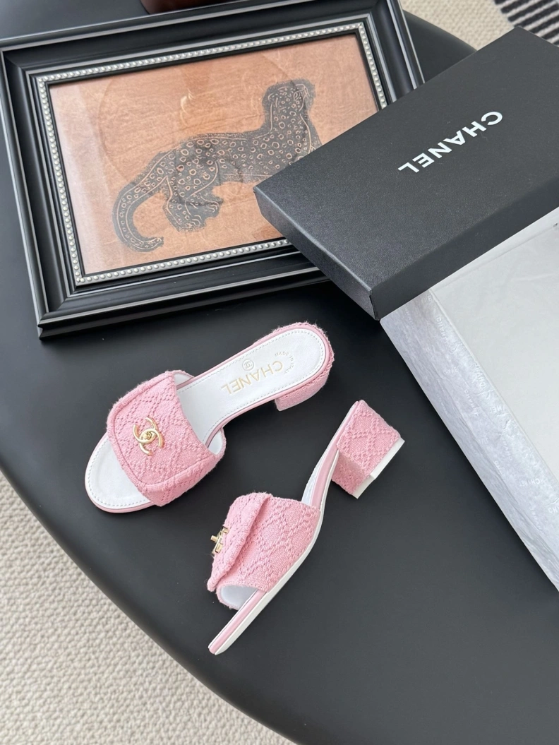 HighQuality Chxnxl Slippers 119748
