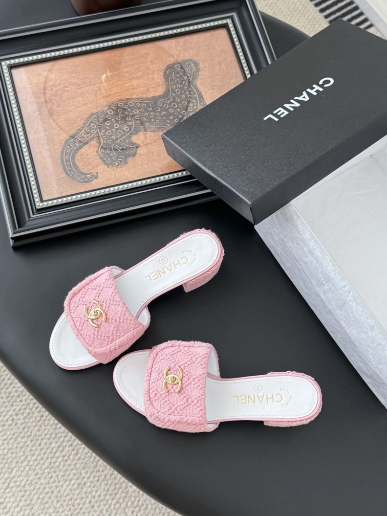 HighQuality Chxnxl Slippers 119748