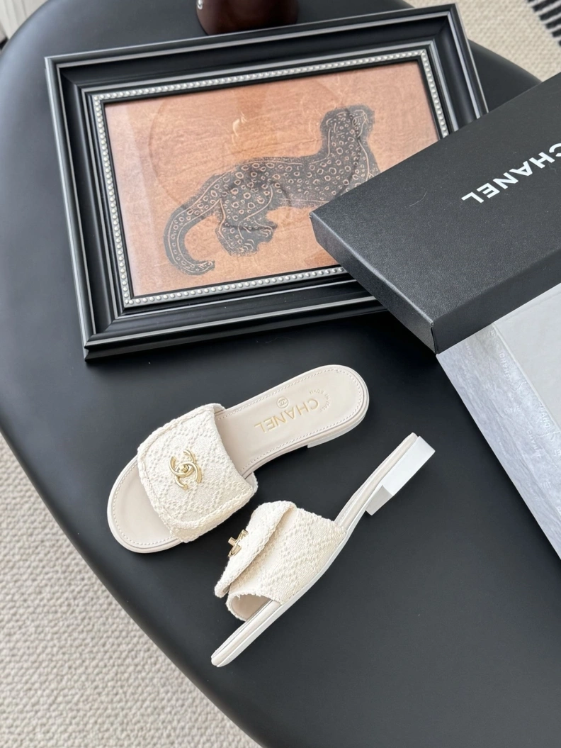 GoodFit Chxnxl Slippers 119744