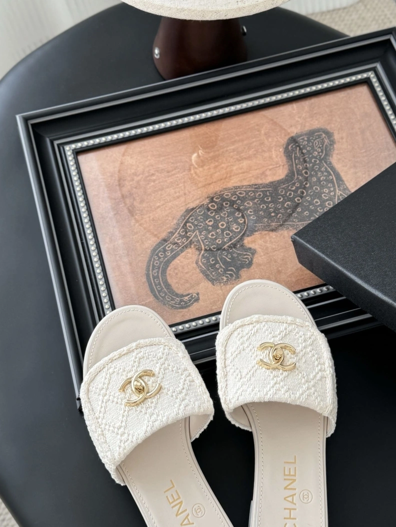 GoodFit Chxnxl Slippers 119744