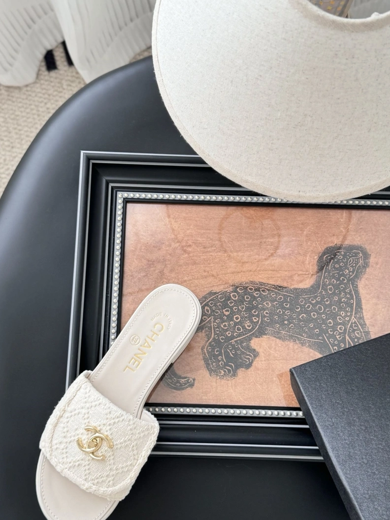 GoodFit Chxnxl Slippers 119744
