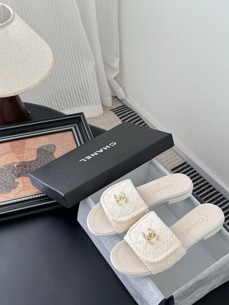 GoodFit Chxnxl Slippers 119744