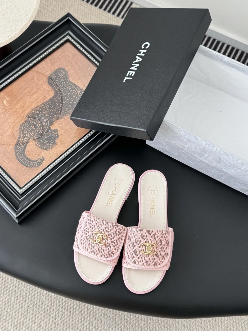 Comfortable Chxnxl Slippers 119745