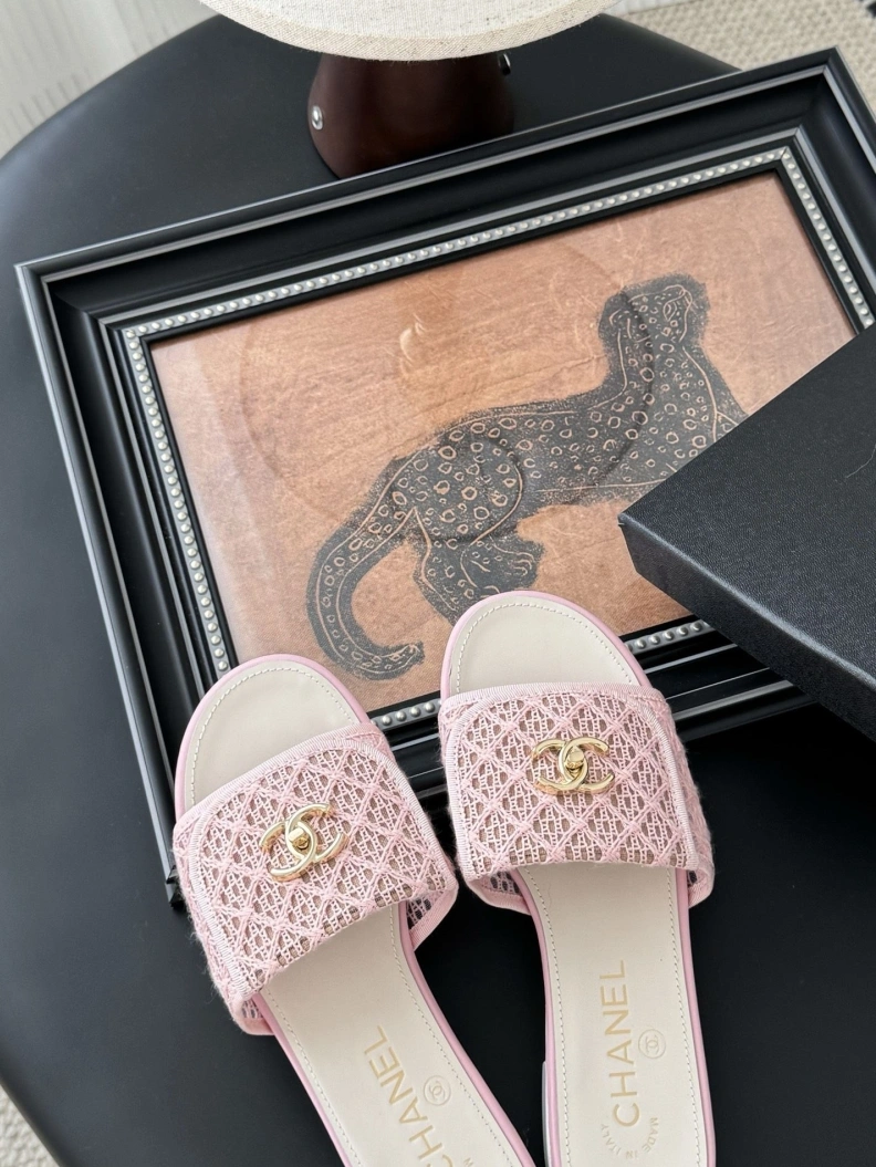 Comfortable Chxnxl Slippers 119745