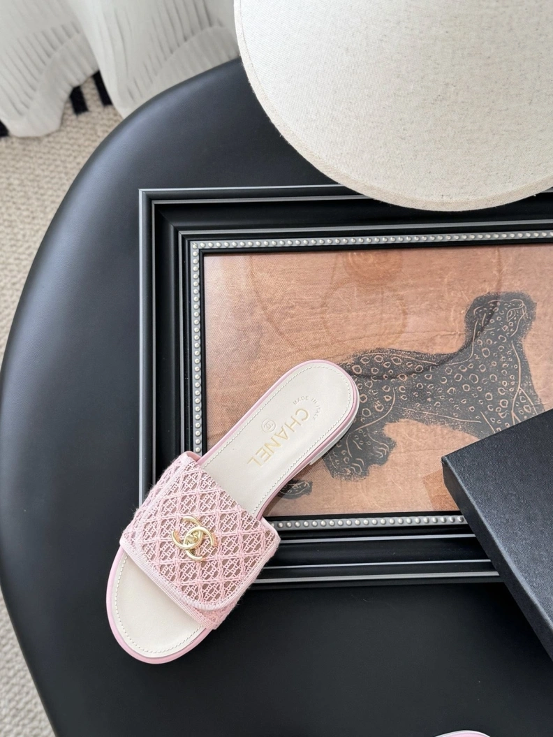 Comfortable Chxnxl Slippers 119745