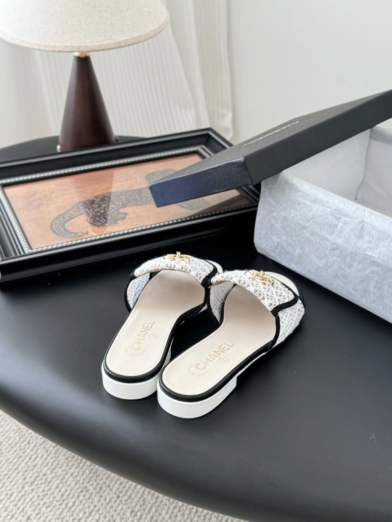 Affordable Chxnxl Slippers 119727