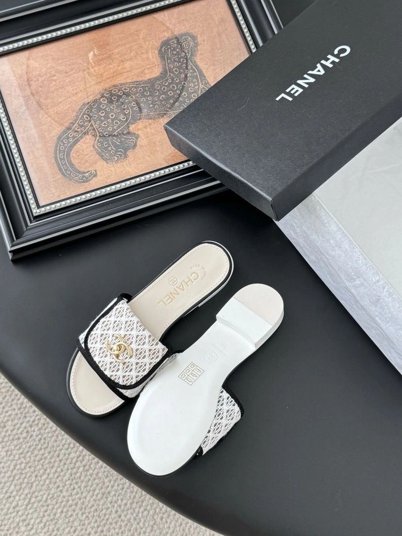 Affordable Chxnxl Slippers 119727
