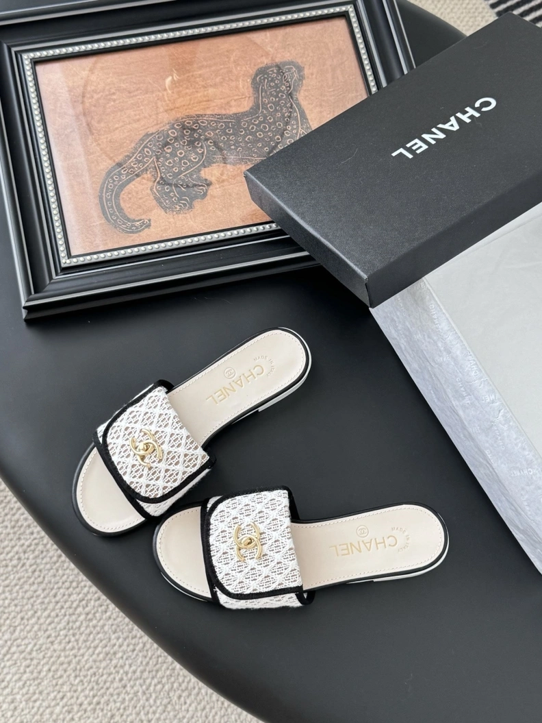 Affordable Chxnxl Slippers 119727