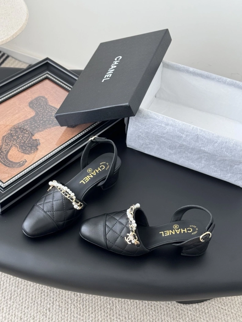 Elegant Chxnxl Sandals 120262