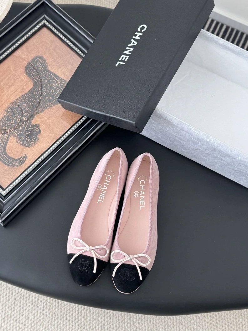 Bold Chxnxl Flat Shoes 120863