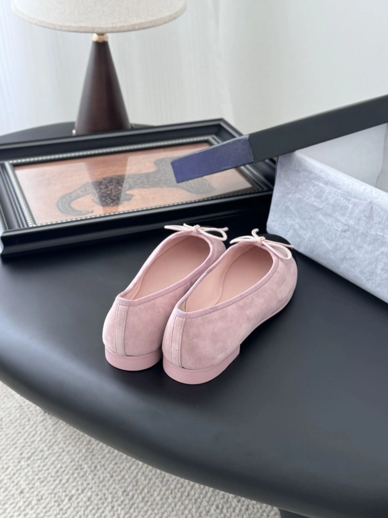 Bold Chxnxl Flat Shoes 120863