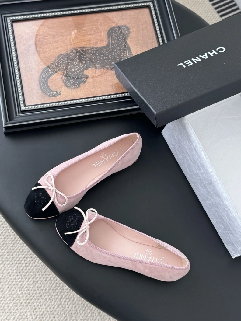 Bold Chxnxl Flat Shoes 120863