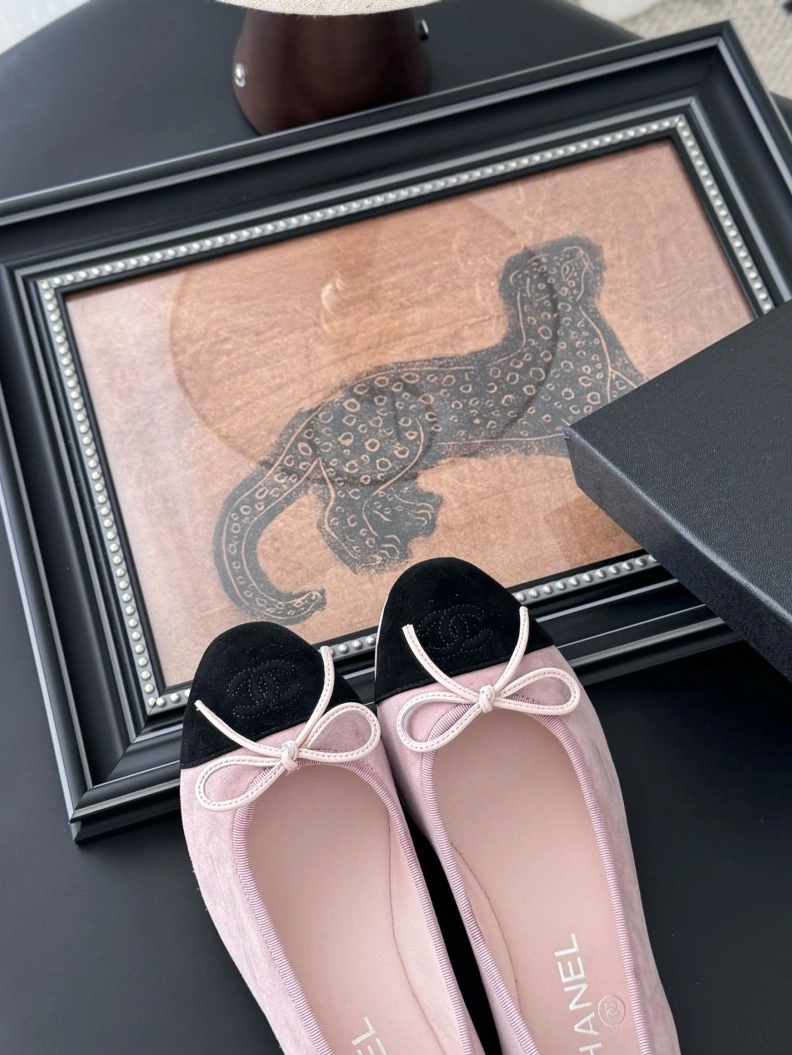 Bold Chxnxl Flat Shoes 120863
