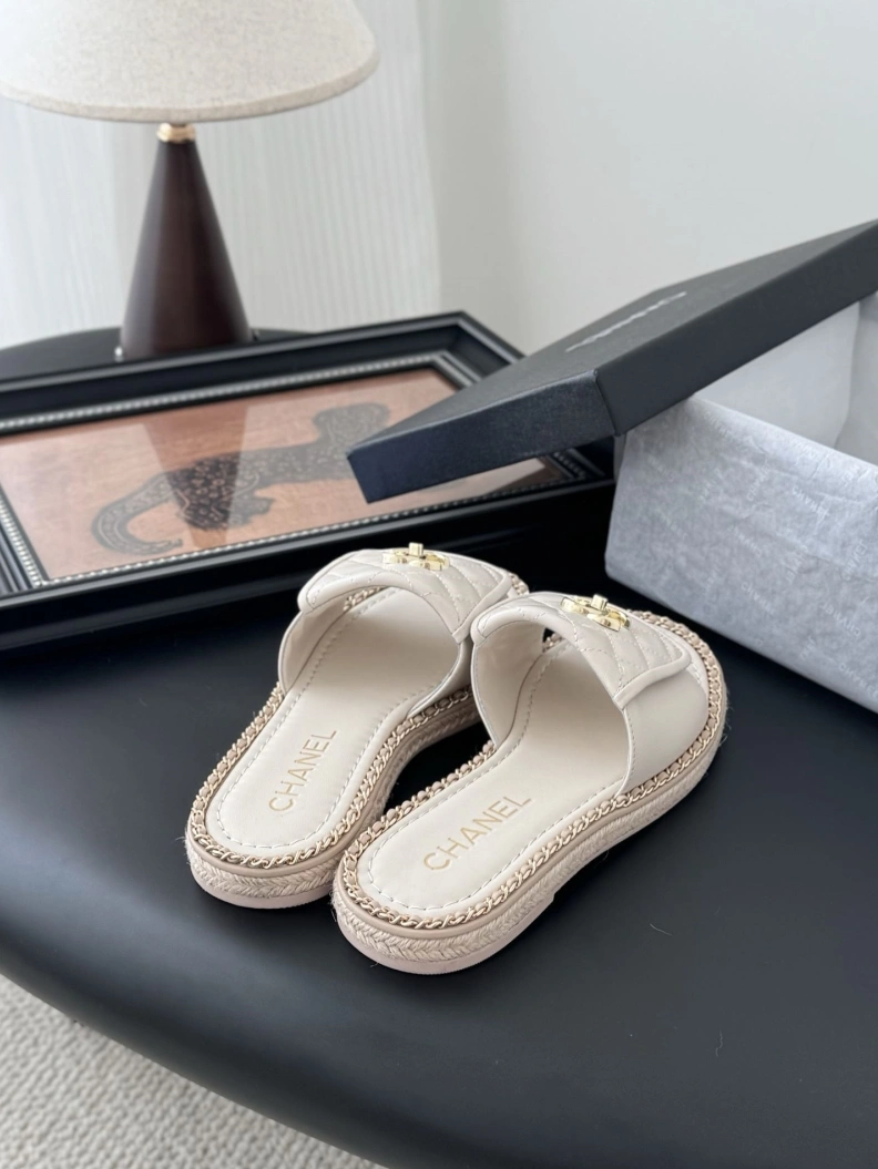 Flexible Chxnxl Slippers 119732
