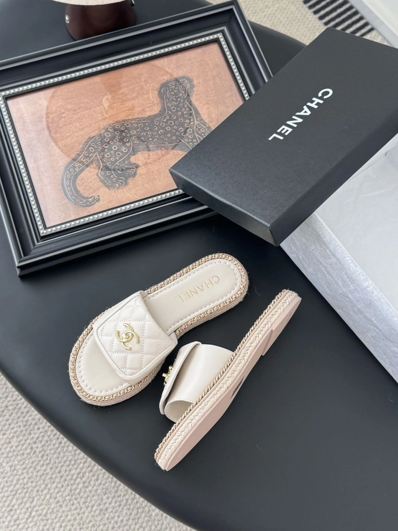 Flexible Chxnxl Slippers 119732