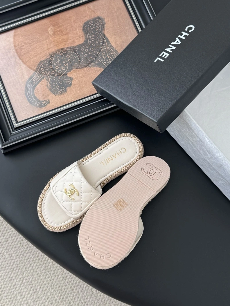Flexible Chxnxl Slippers 119732
