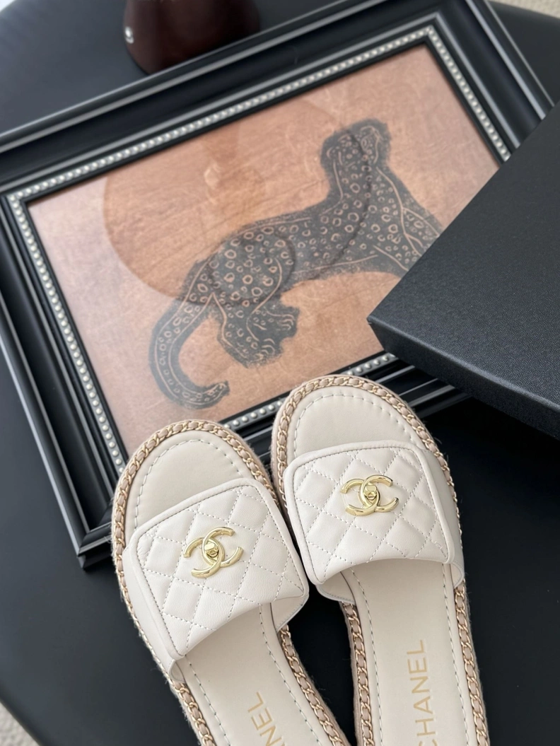 Flexible Chxnxl Slippers 119732