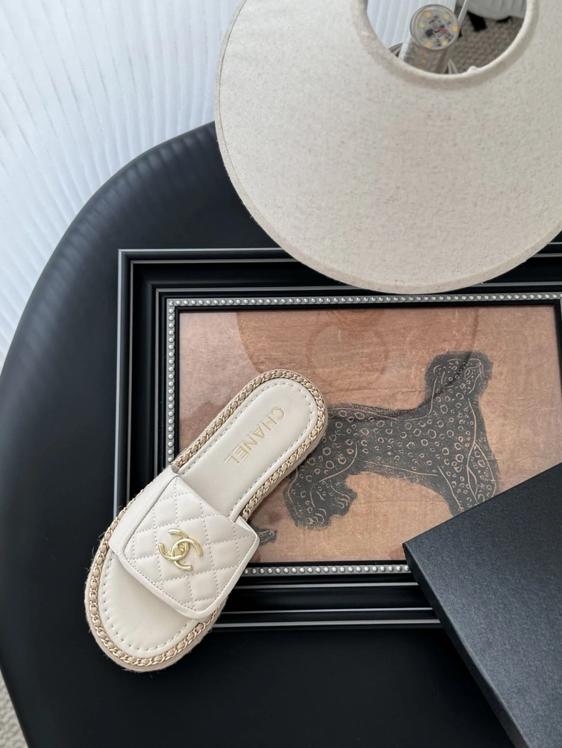 Flexible Chxnxl Slippers 119732