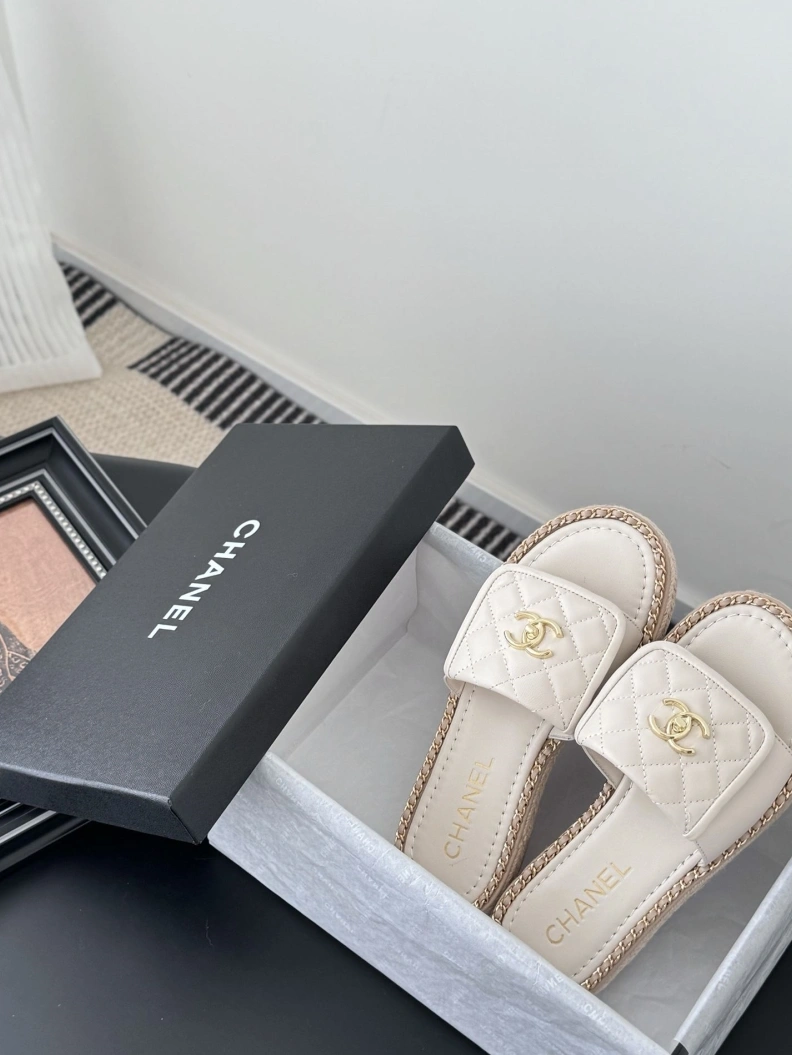 Flexible Chxnxl Slippers 119732