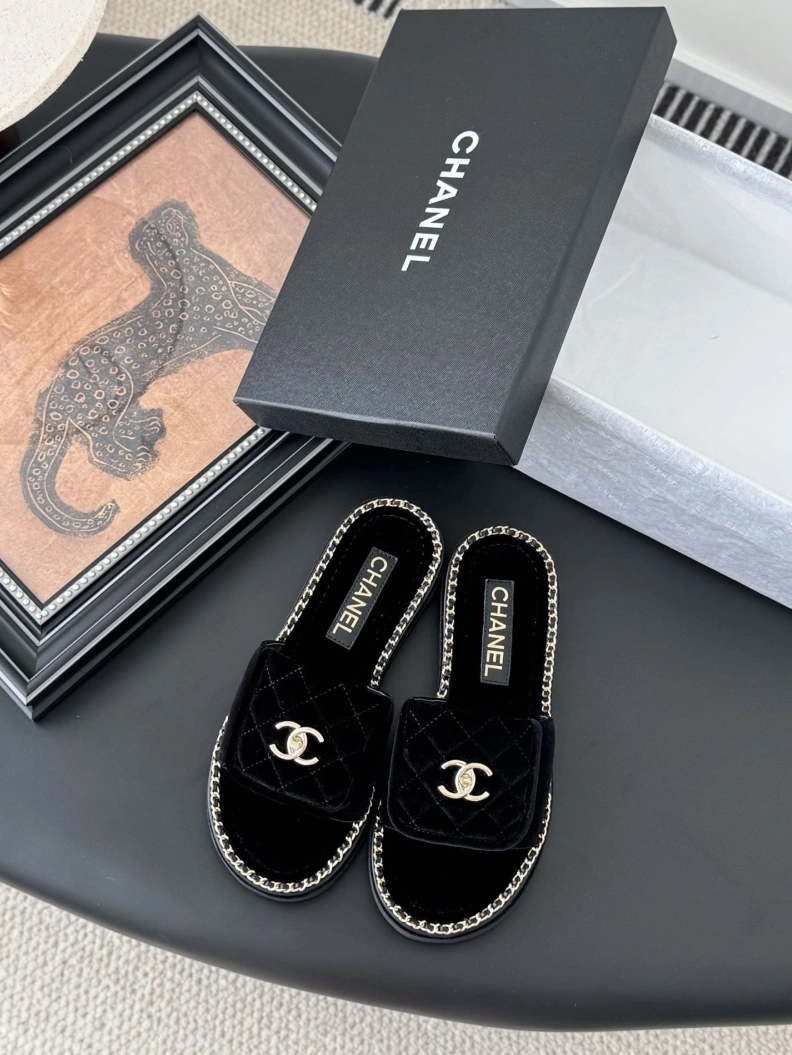 DailyWear Chxnxl Slippers 119731