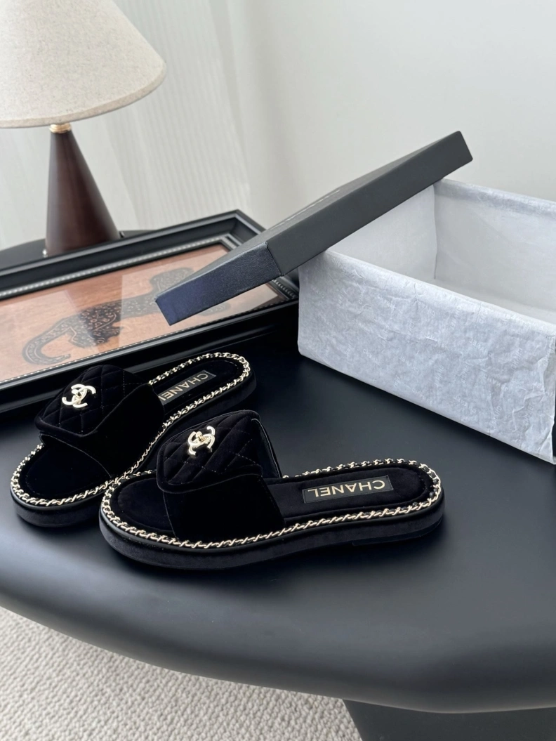 DailyWear Chxnxl Slippers 119731