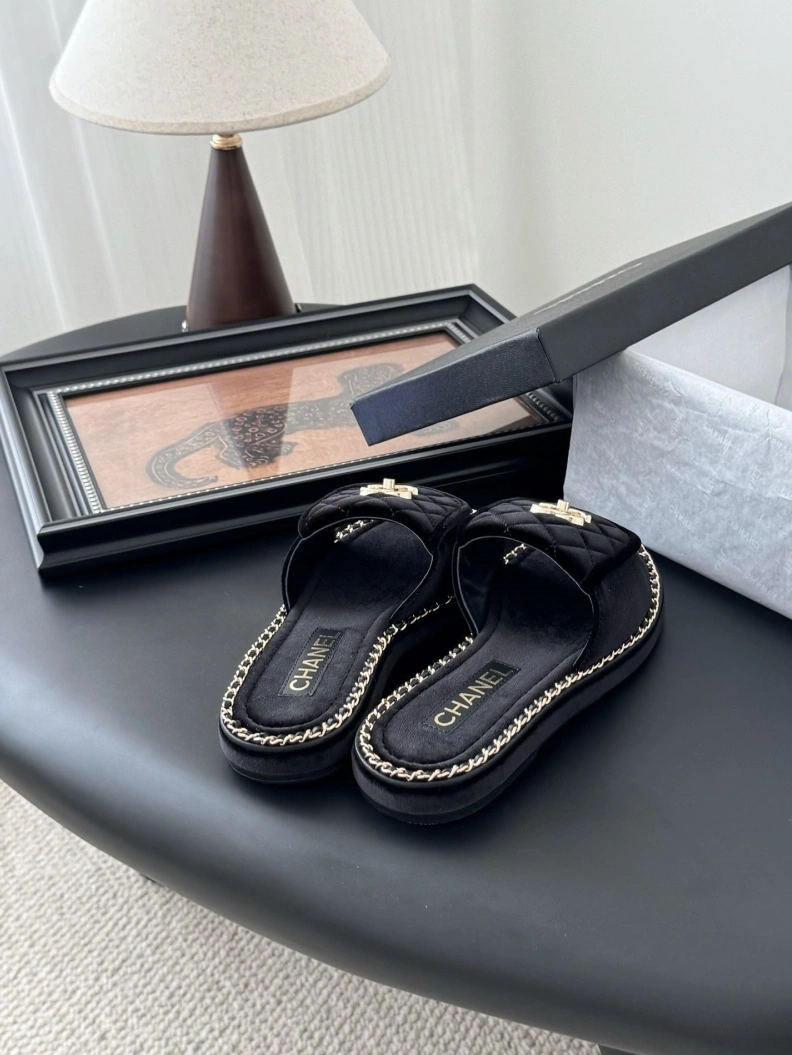 DailyWear Chxnxl Slippers 119731