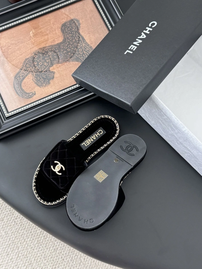 DailyWear Chxnxl Slippers 119731