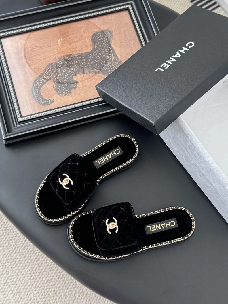DailyWear Chxnxl Slippers 119731