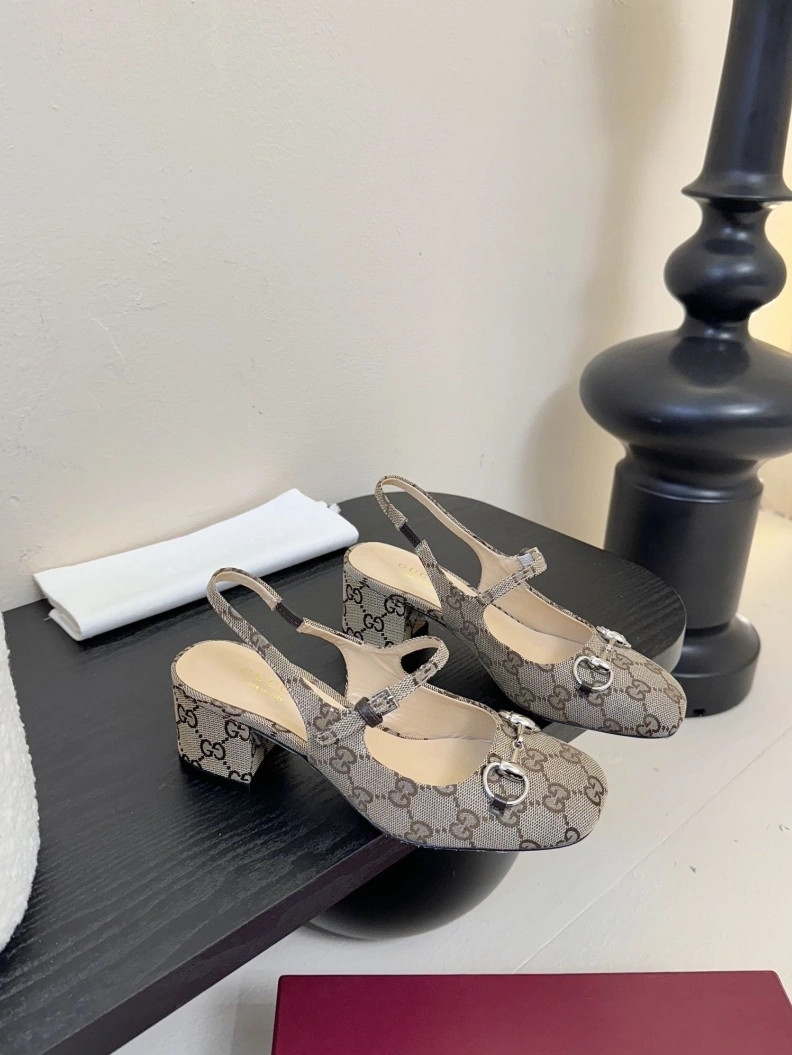 EyeCatching Gxccx Sandals 157481