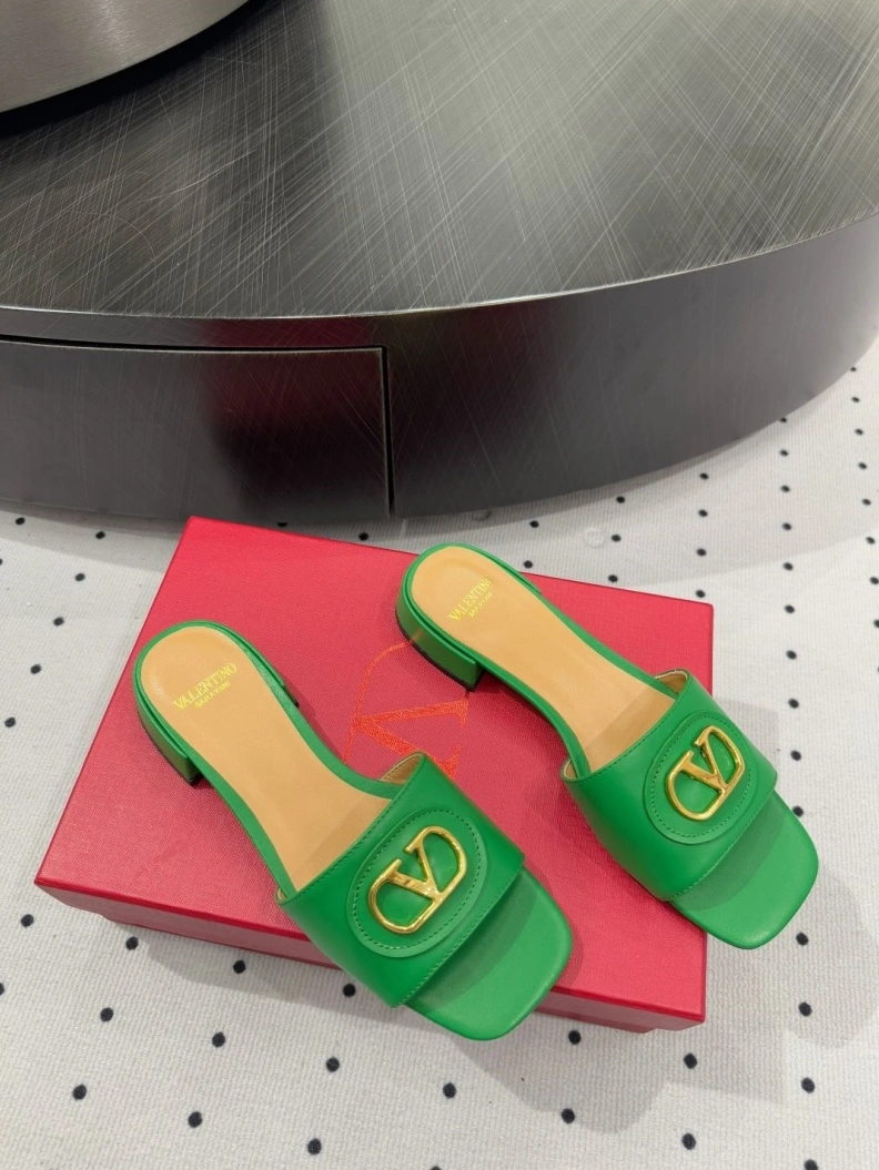 HighQuality Vxlxntino Slippers 229598