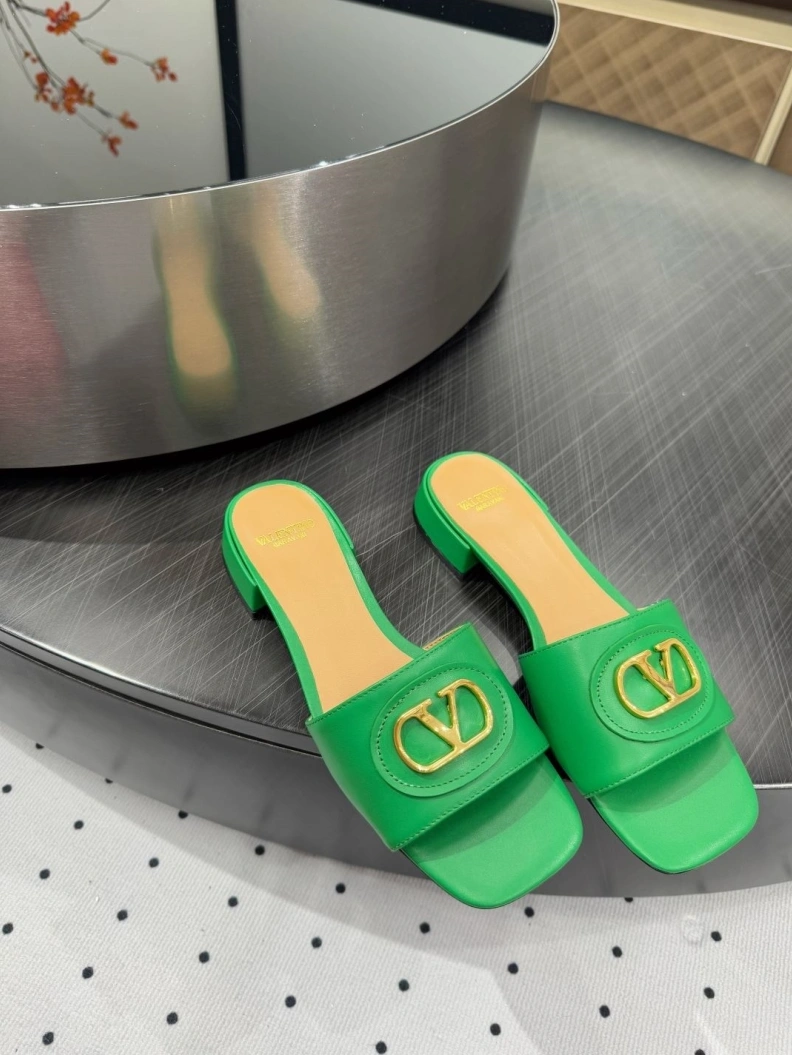 HighQuality Vxlxntino Slippers 229598