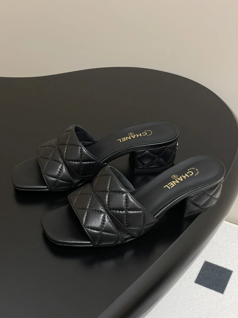 Efficient Chxnxl Slippers 119739