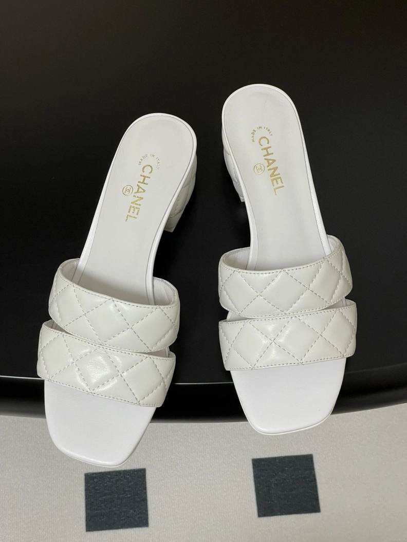 Fashionable Chxnxl Slippers 119722