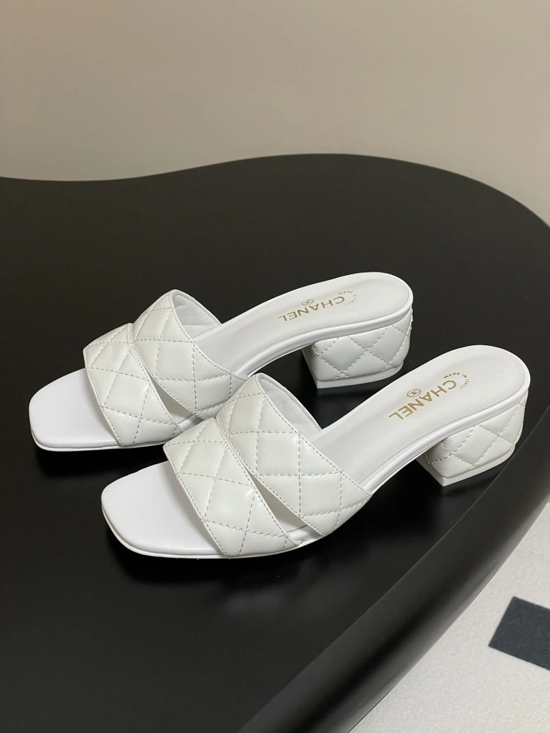 Fashionable Chxnxl Slippers 119722