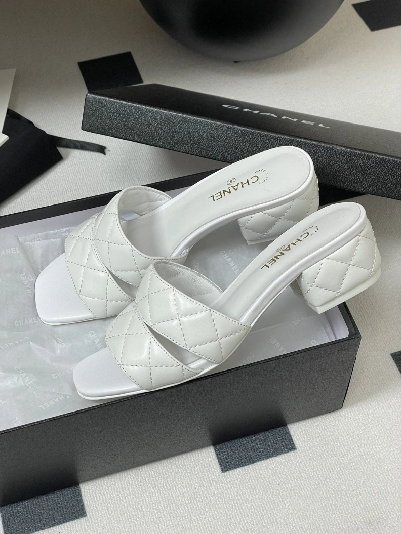 Fashionable Chxnxl Slippers 119722