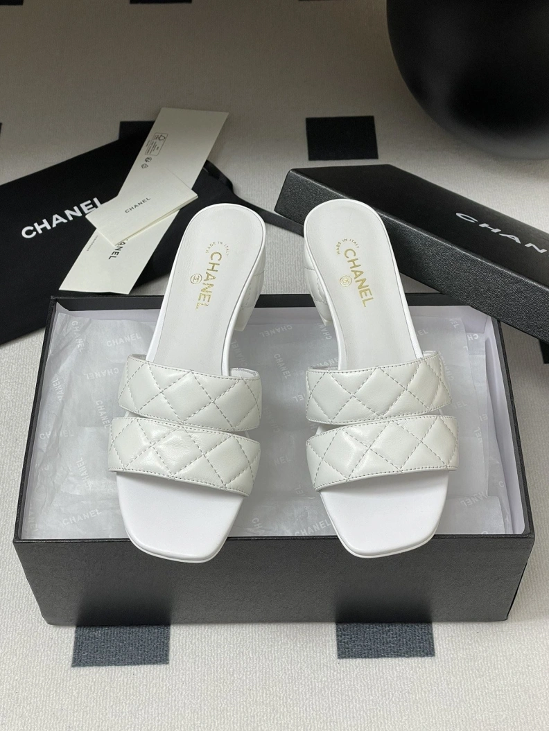 Fashionable Chxnxl Slippers 119722